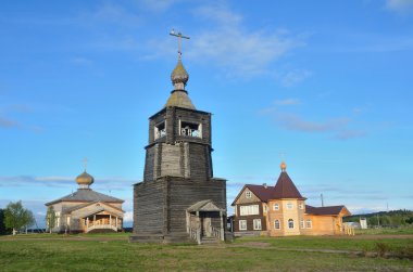 Rusya, Murmansk bölgesi, Tersky bölgesi. Kola Yarımadası üzerinde beyaz deniz kıyısında. Varzuga köyü. 1674 inşa Dormition Kilisesi