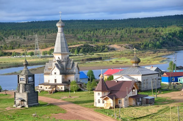 Chirch de madera ortodoxa en Varzuga, Rusia, Oblast Murmansk, Kola, Varzuga — Foto de Stock