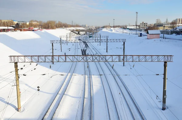 Barnaul, Rusia, 13 de enero de 2016, Nadie, viaje en tren por la carretera a Barnaul — Foto de Stock