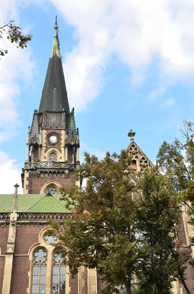 Ucrania, iglesia de los santos Olga e Isabel en Lviv — Foto de Stock