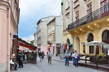 Lviv, Ukrayna, Eylül, 16, 2013. İnsanlar Lviv tarihi merkezi