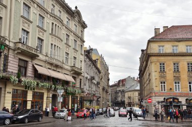 Lviv, Ukrayna, Eylül, 16, 2013. İnsanlar Lviv tarihi merkezi