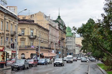 Lviv, Ukrayna, Eylül, 16, 2013. Lviv yağmurlu havalarda Liberty Avenue