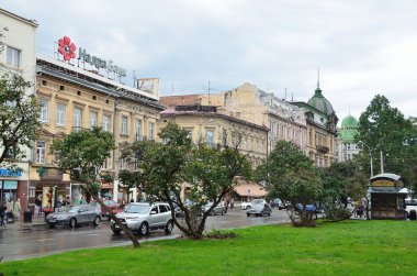 Lviv, Ukrayna, Eylül, 16, 2013. Lviv yağmurlu havalarda Liberty Avenue