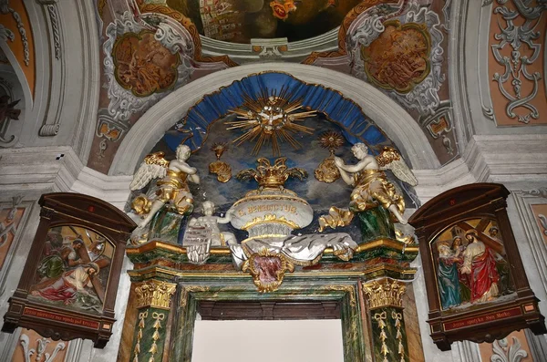 Lviv, Ukraina, September 16, 2013. Inre av Jesuit Church i Lviv — Stockfoto