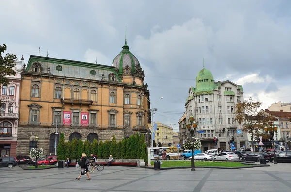 Lviv, Ukraine, September, 16, 2013. Taras Shevchenko monument - a monument to Ukrainian Taras Shevchenko on Liberty Avenue. Job sculptors brothers V. and A. Suhorskih, architects Yu Yu Kromeya buck — Stock Photo, Image