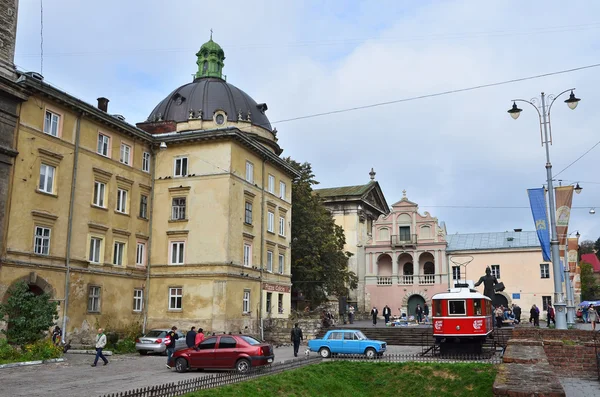 Lviv Ucrania Septiembre 2013 Gente Caminando Centro Histórico Lviv — Foto de Stock