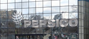 İnşa üzerine PEPSICO tabelası, Moskova, Rusya, 20.08.2020