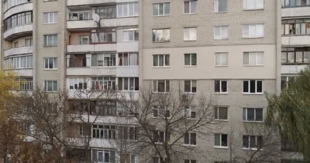 乌克兰卢茨克市一座带有矿物羊毛隔热板的多层建筑的立面绝缘 — 图库视频影像
