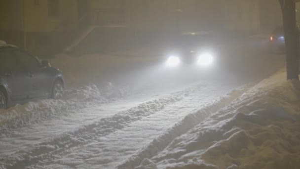 Las Luces Ciudad Pueblo Invierno Clima Brumoso Nevado Árboles Con — Vídeos de Stock