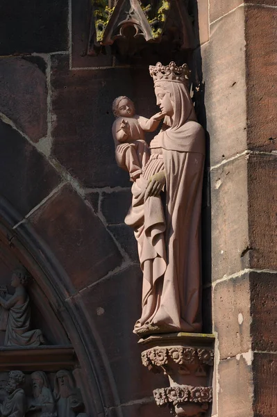 Figure Virgin Mary Entrance Freiburg Cathedral Muensterplatz Cathedral Square Germany — Stock Photo, Image