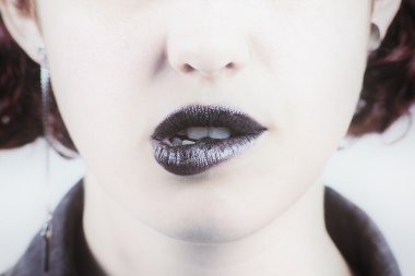 glamour siyah parlak dudaklar güzel makyaj