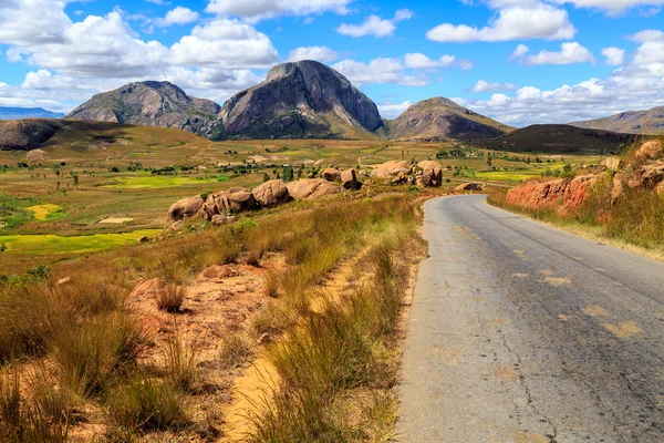 Landscape with road and rock formation in central Madagascar — Stock Photo, Image