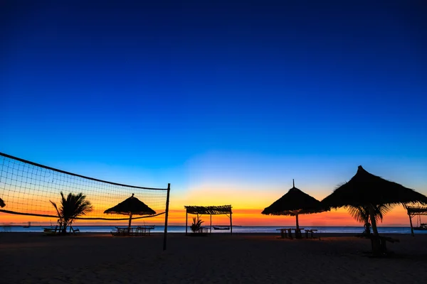 リゾートで、海に沈む夕日 — ストック写真