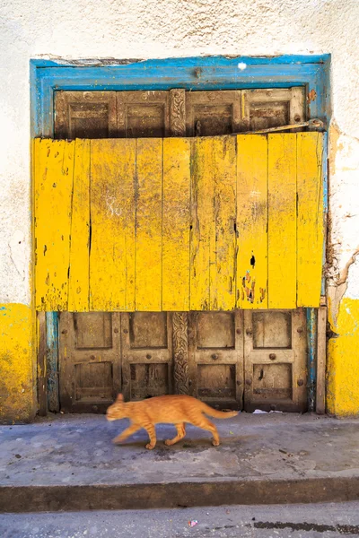 Hand crafted wooden door post at Zanzibar — Stock Photo, Image