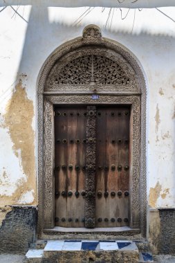 zanzibar el hazırlanmış ahşap kapı