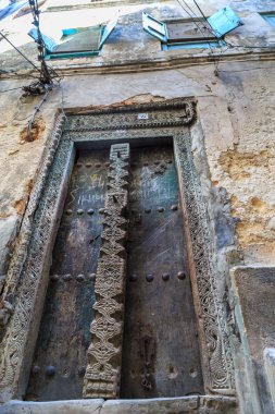 zanzibar el hazırlanmış ahşap kapı