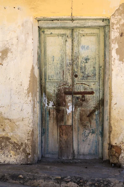 Hand crafted wooden door at Zanzibar — Stock Photo, Image