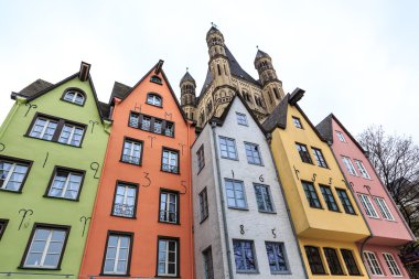 Eski renkli evlerin Köln Almanya