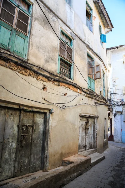 Old dirty buildings in a street in an african city — Stock Photo, Image