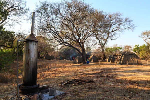 Camping in een nationaal park in Afrika — Stockfoto