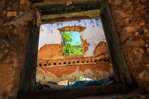 Zanzibar mercan bir evde pencere — Stok fotoğraf