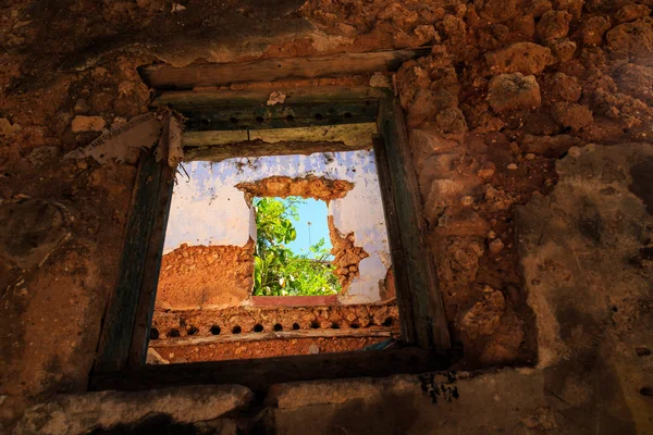 Okno v korálové domě na Zanzibar — Stock fotografie