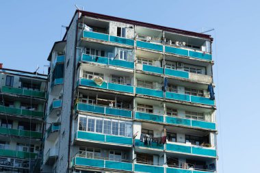 Batumi, Georgia. Batum 'un eski mimarisi, Sovyet mirası, Sovyet döneminden kalma apartman dairesi.