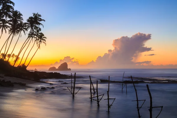 Lever de soleil sur la plage au Sri Lanka — Photo