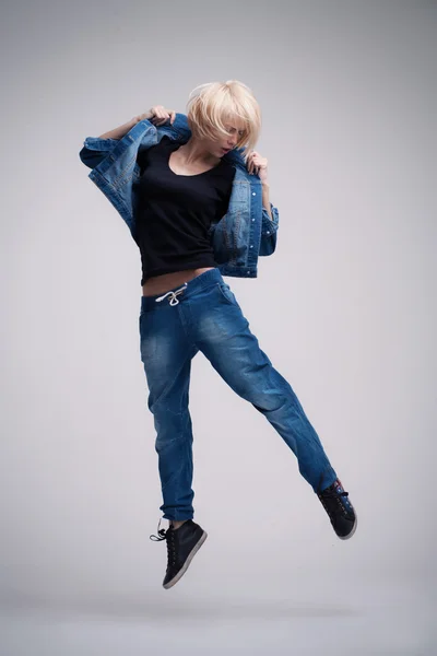 Young casual woman jumping studio shot — Stock Photo, Image