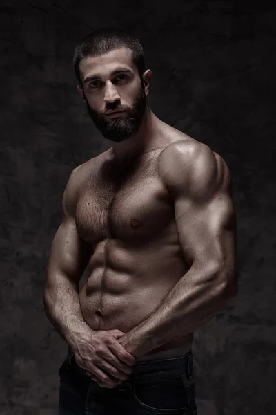 güçlü atletik berdy adam