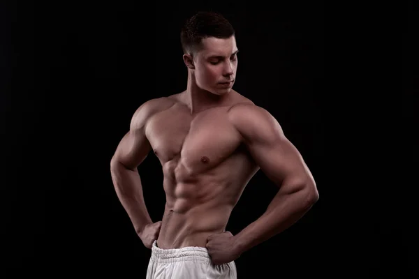 Genç sporcunun vücut geliştirmeci adam — Stok fotoğraf