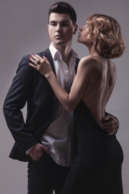 İyi giyimli retro Çift