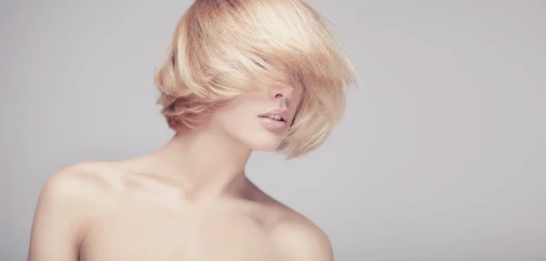 Closeup portrait of a stunning blonde beauty — Stock Photo, Image