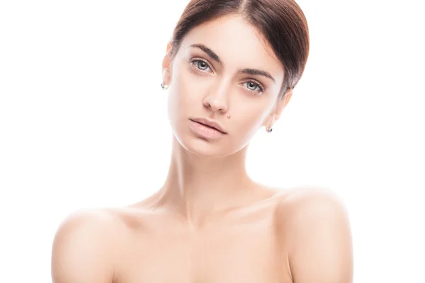 Close-up retrato de jovem mulher adulta com pele limpa e fresca — Fotografia de Stock