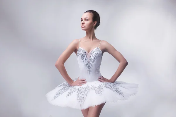 Gyönyörű balett-táncos — Stock Fotó
