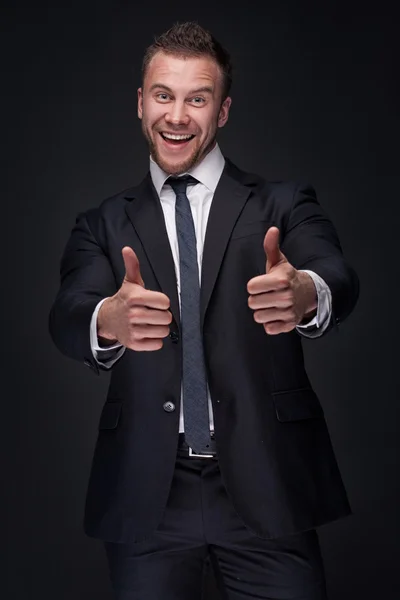 Portret van jonge gelukkig zakenman — Stockfoto
