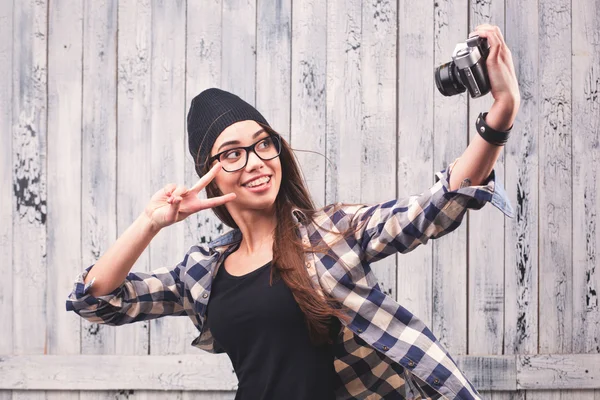 Hipster girl in glasses making selfie — Stock Photo, Image