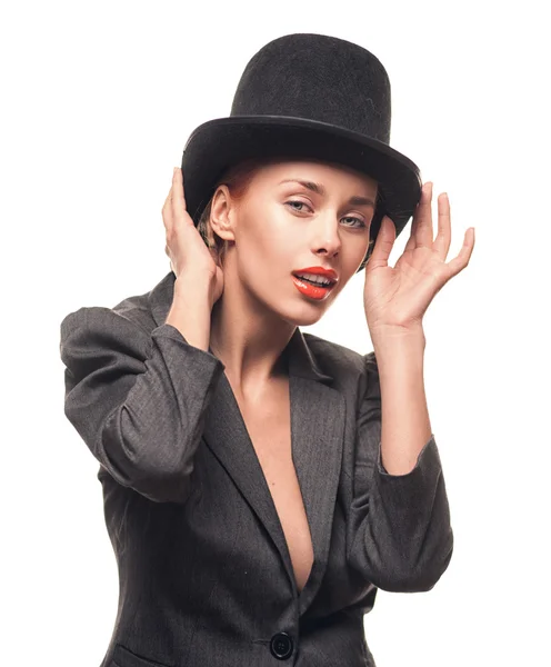Uma bela mulher de chapéu. Moda retrô . — Fotografia de Stock