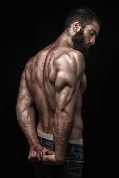 güçlü atletik berdy adam
