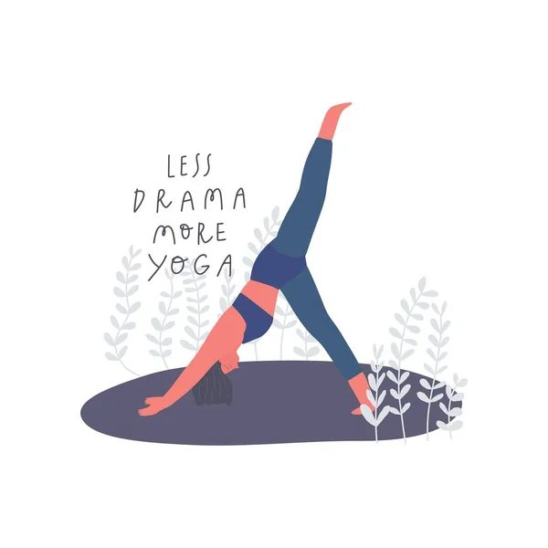 Mujer haciendo yoga, letras dibujadas a mano alzada: menos drama más yoga. Vector — Archivo Imágenes Vectoriales