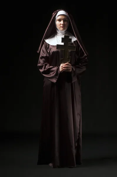 Nun with cross — Stock Photo, Image