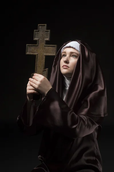 Nun with cross — Stock Photo, Image