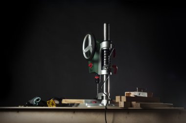 Delme makinesi ve tablo araçları.