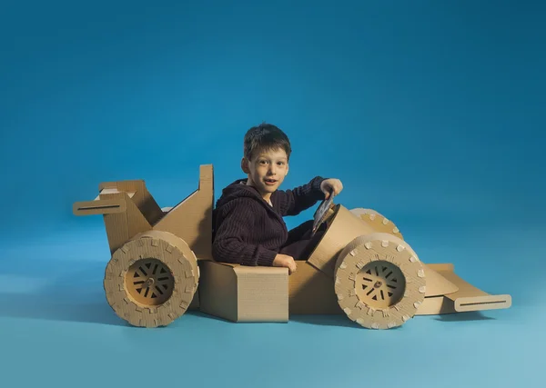 Coche de carreras de cartón — Foto de Stock