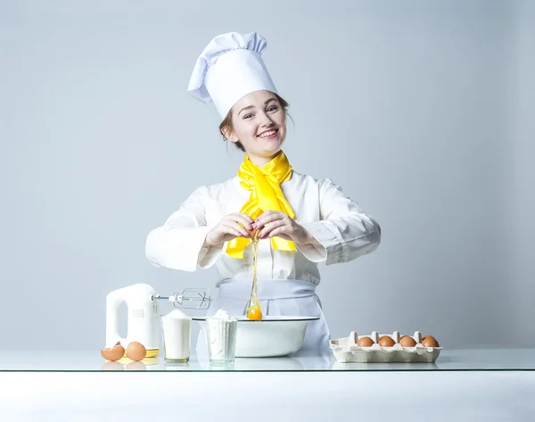 Cook breaking egg — Stock Photo, Image