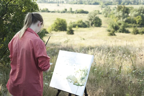 Artist on the plain air — Stock Photo, Image