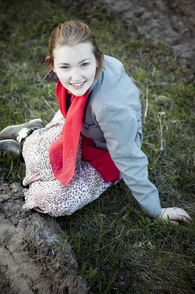 Girl sitting on the ground — Stock Photo, Image