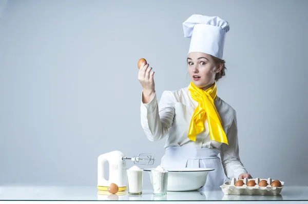 Cook breaking egg — Stock Photo, Image