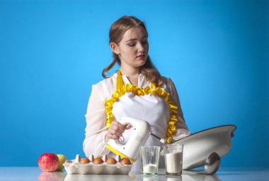 karıştırıcı ile ev hanımı